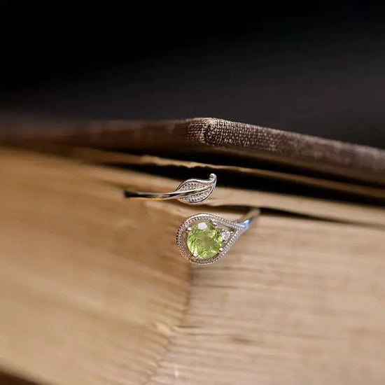 Olivine Green Gem Leaf Ring – Nature-Inspired Open Design